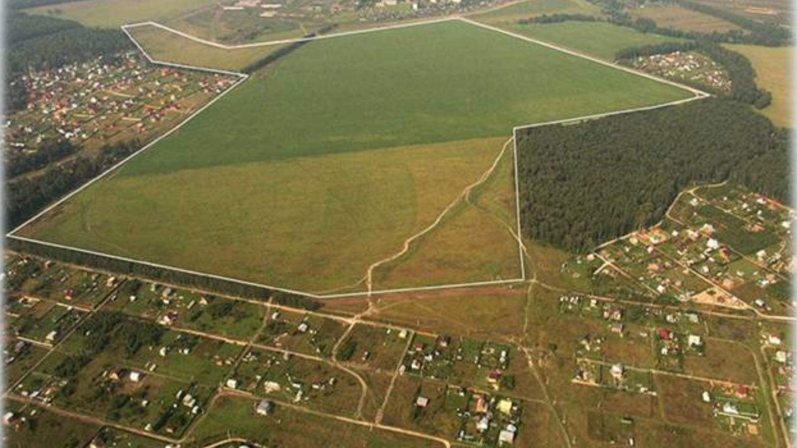 Дачный поселок. Земли поселений. Красивый земельный участок. Земли населенных пунктов город. Земли поселений и земли населенных пунктов.